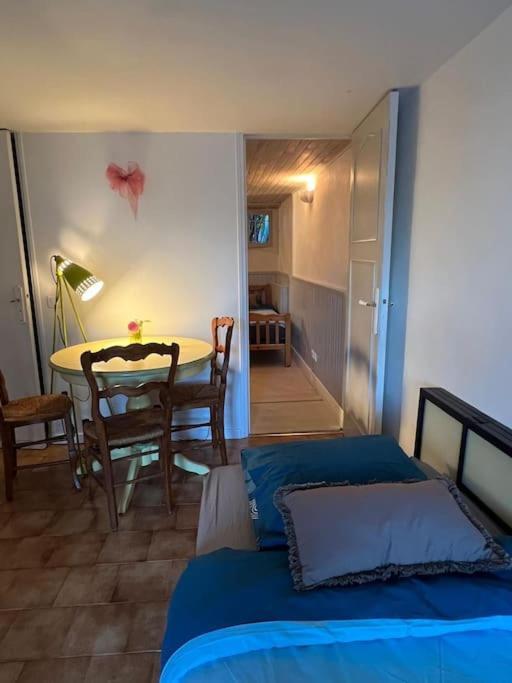Triplex T4 83M2 Vue Mer Avec Le Patio Et L'Arrivee Autonome Bandol Exterior photo